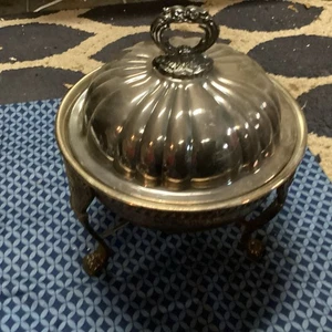 Calentador de alimentos vintage de plata con patas redondas ornamentadas sin inserto - Imagen 1 de 6