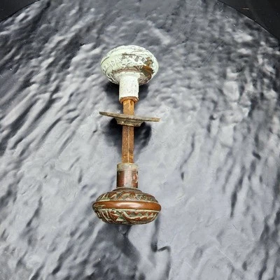 Juego de perillas de puerta de latón antiguas Lotus de Britten Graham Mathes B-12700 a juego Foto 1 de 4