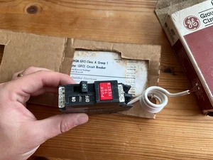 (Neu im Karton) GE THQB1120GF 1 polig 20 Amp THQB Erdschluss 120 V Schutzschalter #0647 - Bild 1 von 9