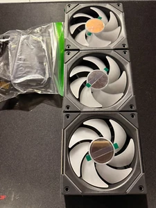 Lian Li UNI FAN SL120 RGB 120mm 3 Pack BLACK with Controller (AIO Version) - Afbeelding 1 van 5