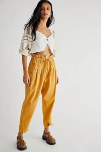 Free People Margate Bitter Gold Senfgelb High Rise Plissee Hose Pants L - Bild 1 von 5