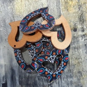 Colgante de madera baja impreso, corazón negro, 33x39x3mm, 10 piezas. - Imagen 1 de 2