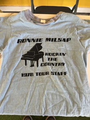Vintage 1978 Ronnie Milsap Rockin’ The Country Tour Staff Tshirt Size Medium - Image 1 of 4