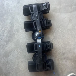 Össur Adjustable Hinged Knee Brace - Post-Injury/Surgery Support, Universal Fit - Picture 1 of 3