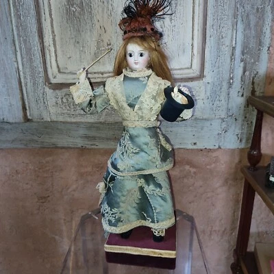 Ancienne poupée ancien automate  jouet mécanique Poupée Magicienne musicale - Photo 1/4