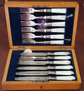 ANTIQUE KNIFE & FORK MOTHER of PEARL HANDLE BOX SET..WR SHEFFIELD c 1885-98 #JJ - Bild 1 von 13