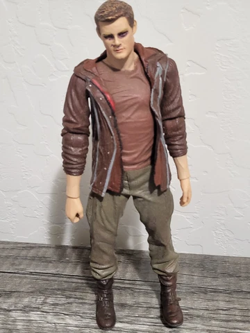 NECA THE HUNGER GAMES CATO ACTION FIGURE (Toys R Us Exclusive) 2012  AX Cover