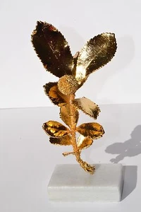 Decorativo Real Natural Arbutus Unedo Hecho a Mano Chapado en Oro 24kt Sobre Base de Mármol  - Imagen 1 de 4
