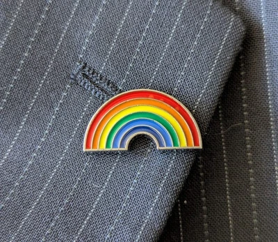 NEU - LGBTQ + Pride Ansteck PIN - Regenbogenfarben - Rainbow 🌈 farbenfroh - TOP - Bild 1 von 4