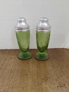 VTG Lovely Green Glass Salt & Pepper Shakers Modern Tops They DON'T Flouresce - Picture 1 of 16