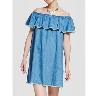 Женское джинсовое платье-шамбре с открытыми плечами Mossimo Supply с потертым подолом размер L - Изображение 1 из 4