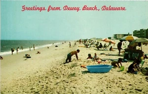 Grüße aus Dewey Beach Delaware Postkarte um 1950 unbesendet Schwimmer Sonnenanbeter - Bild 1 von 2