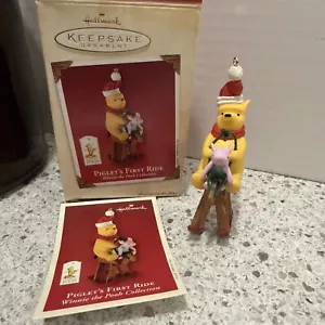 Piglet and Pooh PIGLETS FIRST RIDE Hallmark Ornamento 2002 su cavallo a dondolo - Foto 1 di 2