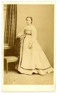 Lady on cdv by W New of Brompton Road in London - Picture 1 of 2