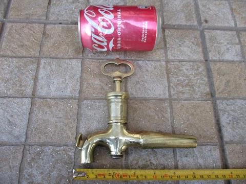 ANTIQUE IN BRASS CONICAL TAP BARREL SPIGOT RARE WITH SAFETY REMOVABLE KEY HANDLE Cover
