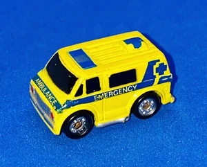 Chevrolet Ambulancia Van Años 70 Micro Máquinas De Colección Amarillo/Azul 1987 Galoob - Imagen 1 de 5