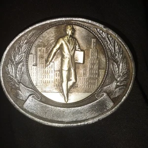 hebilla de cinturón vintage o conmemorativa con un hombre en traje y sombrero hecho en casa - Imagen 1 de 4