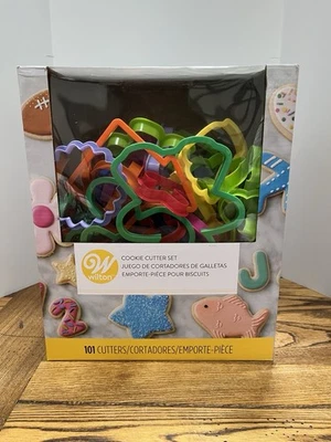 NUEVO Juego de Cortador de Galletas Wilton 101 Piezas Letras Números Animales Formas de Vacaciones Foto 1 de 4