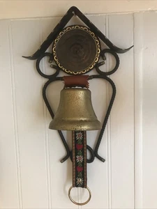 Schwarze Metall deutsche hängende Tür Wandglocke mit Herz Blumenband mit Zugring - Bild 1 von 11