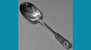 9" sterling silver Salad Serving Spoon Shell and Thread by Tiffany 122 grams   - Picture 1 of 4