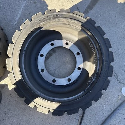 Llanta y neumático para carretilla elevadora 21x7x15 8 orejetas Magnum Solideal prensa sobre neumáticos Foto 1 de 4