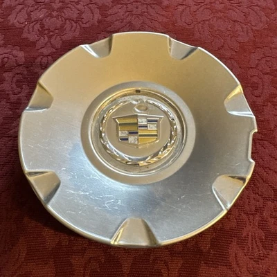 Tapacubos central de rueda Cadillac CTS STS 2004-2011 9595437 Foto 1 de 4