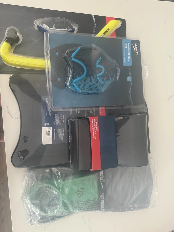 Kit de natación Speedo juvenil (paletas de mano, aletas de natación, kickboard, boya de tracción, snorkel) Foto 1 de 1