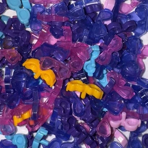 LEGO Friends Minifigur (Stck. - 10) Sonnenbrillen Konvolut Sommer Accessoires kleine Anstecknadel - Bild 1 von 1