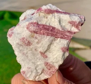 121G Rose Turmalin rutiliert ungeschliffen Quarz Kristall Mineral Präparat - Bild 1 von 1