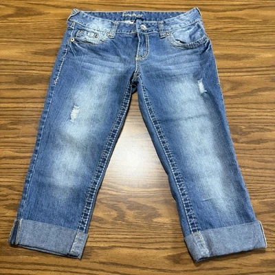 Amethyst Womens Capri Size 7 Low Rise Cuffed Distressed Denim - Image 1 of 4