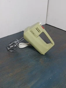 Vintage 70er GE tragbarer Handmixer Avocado grün General Electric M24 - funktioniert super - Bild 1 von 8
