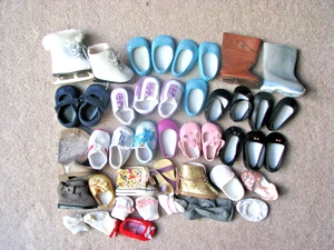 Lotto scarpe e calzini bambola giocattolo American Girl - Foto 1 di 6