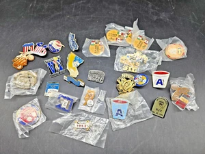 Vintage Lot of 25 +/- Pin Biker Pins -  Motorcycle Club Pins - Foto 1 di 3