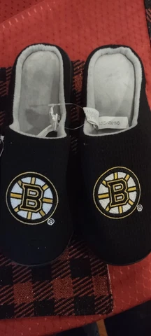 NEW**FOCO Boston Bruins NHL Hockey Slippers Men’s Size Medium Cover