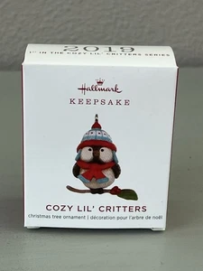 HALLMARK 2019 COZY LIL’ CRITTERS # 1 IN SERIES BIRD MINIATURE ORNAMENT - Picture 1 of 4