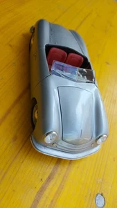 Modellino auto scala 1:18 PORSCHE 356 ROADSTER diecast Maisto Collezione - Foto 1 di 5