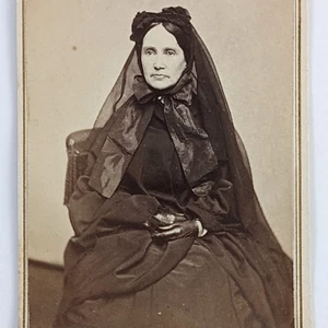 1860s CDV Photo Woman Mourning Fashion Crepe Veil Illinois Female Photographer - Picture 1 of 5