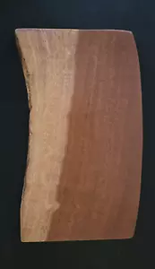 Charcutería y tabla de cortar de ciprés de madera dura con borde vivo hecha a mano 11" x 6" - Imagen 1 de 5