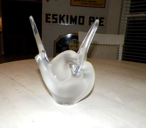 LALIQUE SYLVIE INTERTWINED DOUBLE DOVE BIRDS FROSTED GLASS VASE 8 1/2" - Picture 1 of 12