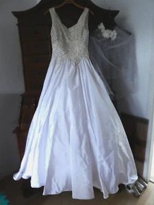 Edles Hochzeitskleid Brautkleid SIÖDAM mit Schleier, Weiß, Perlen, Gr. 38 - Bild 1 von 19