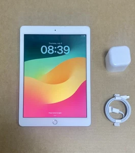 Apple iPad 6th Gen. 32GB, Wi-Fi, 9.7in - Silver (SF73) - Afbeelding 1 van 9