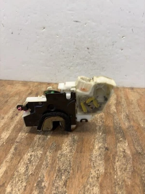 96 97 98 99 00 01 02 03 04 NISSAN PATHFINDER Left Front Door Latch Lh - Image 1 of 4