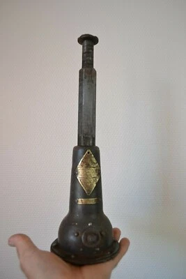 Ancien cric de voiture GERGOVIA Licence MICHELIN (A détourner pied de lampe ?) - Photo 1/4