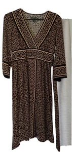 Trendiges Kleid 3/4 Arm, geometrisches Muster, mittelgroß, tiefer V-Ausschnitt schwarz/braun - Bild 1 von 5