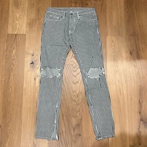 Mens MNML Distressed Striped Denim Pants with Zippered Hem Size 31 BLACK WHITE - Picture 1 of 5