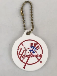 NY Yankees Keychain White Round Plastic Baseball Bat Top World Series SB1H - Picture 1 of 4