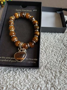 Brandneu im Karton Marks & Spencer Tigerauge Armband Stretch mit Charms - Bild 1 von 6