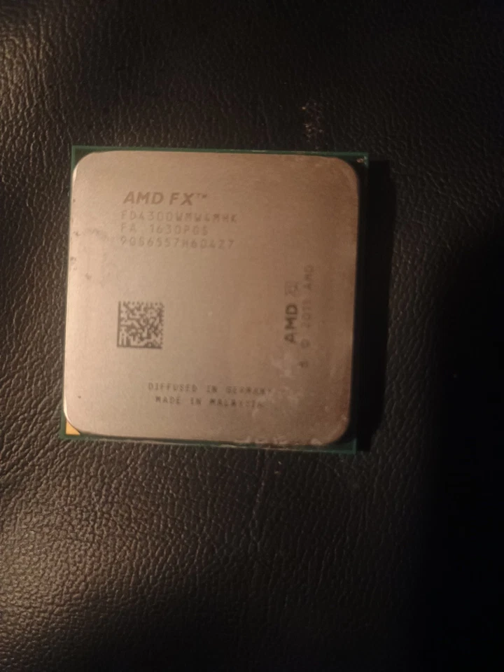 AMD FX-4300 3.8 GHz Quad-Core FD4300WMW4MHK Socket AM3/AM3+ CPU Processor - Image 1 of 1