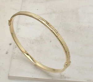 Medium Size Diamond Cut Oval Edged Hinged Bangle Bracelet Real 14K Yellow Gold - Picture 1 of 4