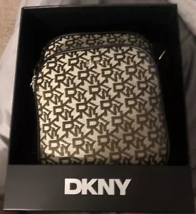 NWT DKNY Women Gigi Flight Bag Crossbody Signature Logo Double Zip Handbag - Picture 1 of 4